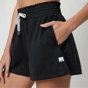 Vuori Women's Halo Short Relax Fit (like new)